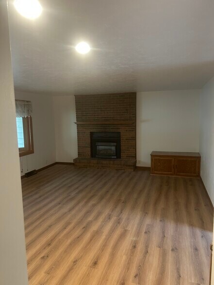 Building Photo - 941 8th St