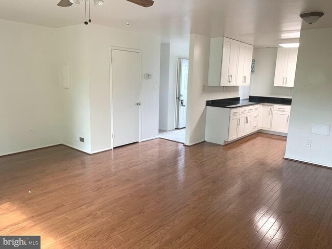 Building Photo - Beautifully updated 2 bd 1 bth patio level condo backing to open area.