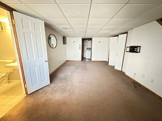 Building Photo - 3B2B House near Complex Sport Center Available NOW