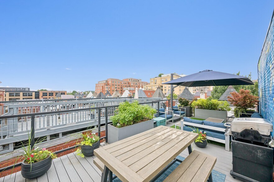 Building Photo - 2025 13th St NW