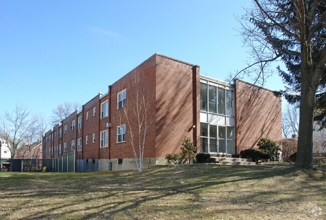 Primary Photo - Berwyn Apartments