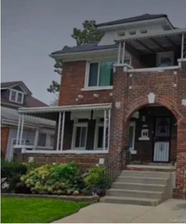 Building Photo - Charming brick duplex, lower unit ... Ask ...