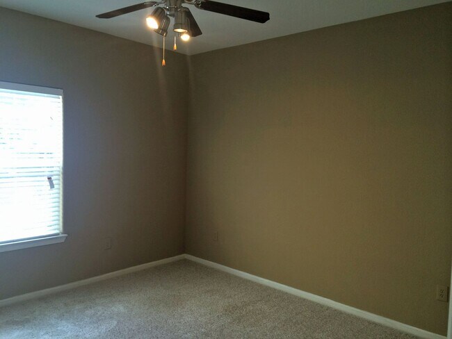 Building Photo - 2 Bedroom, 2 Bath Unit in the Bridgefield Condominiums Community, in Antelope.