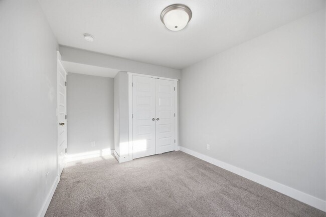 Building Photo - Stunning townhome on Sleepy Ridge