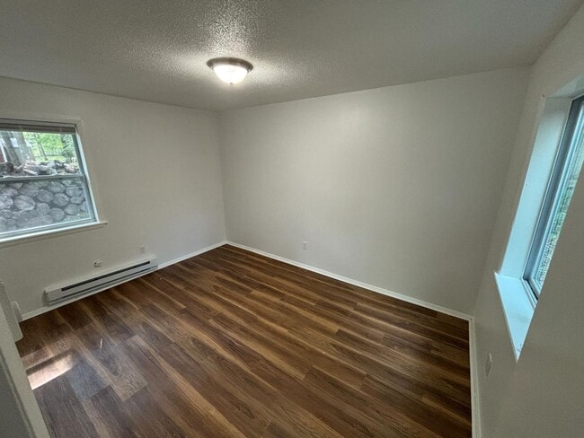 Building Photo - Beautifully remodeled 3 bedroom home in an...