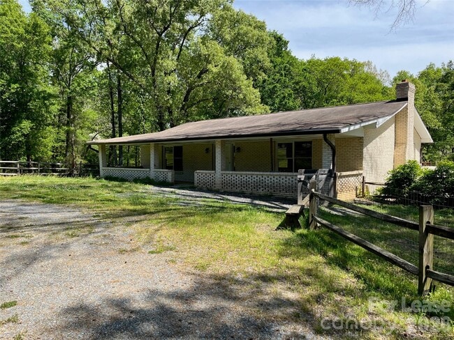 Building Photo - 8737 Whippoorwill Dr