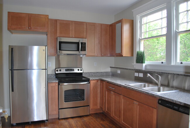 Kitchen - 933 Marion Ave