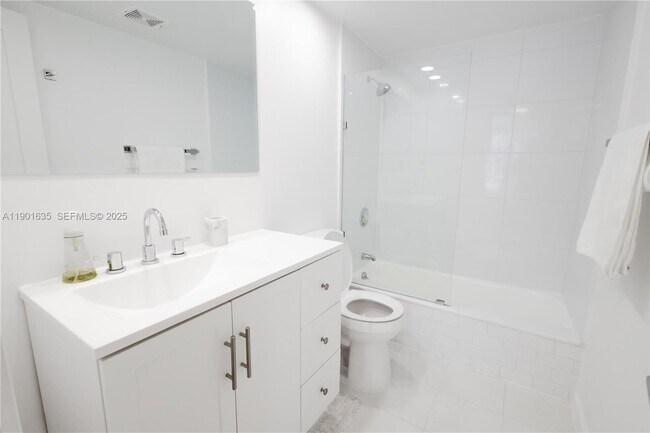 Building Photo - 4010 Galt Ocean Dr