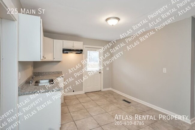 Building Photo - 225 Main St