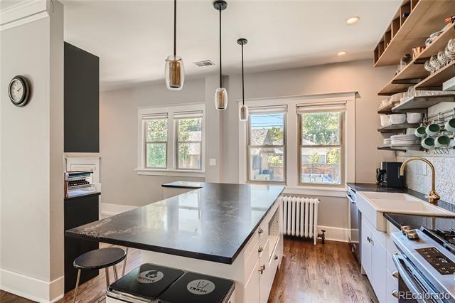 Building Photo - 2305 Hudson St