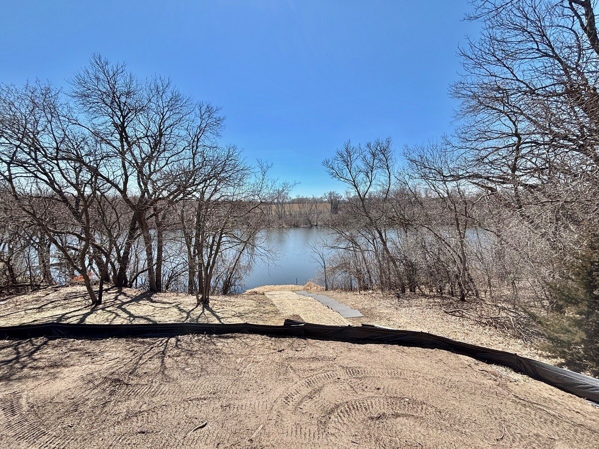 Building Photo - 575 Main St W