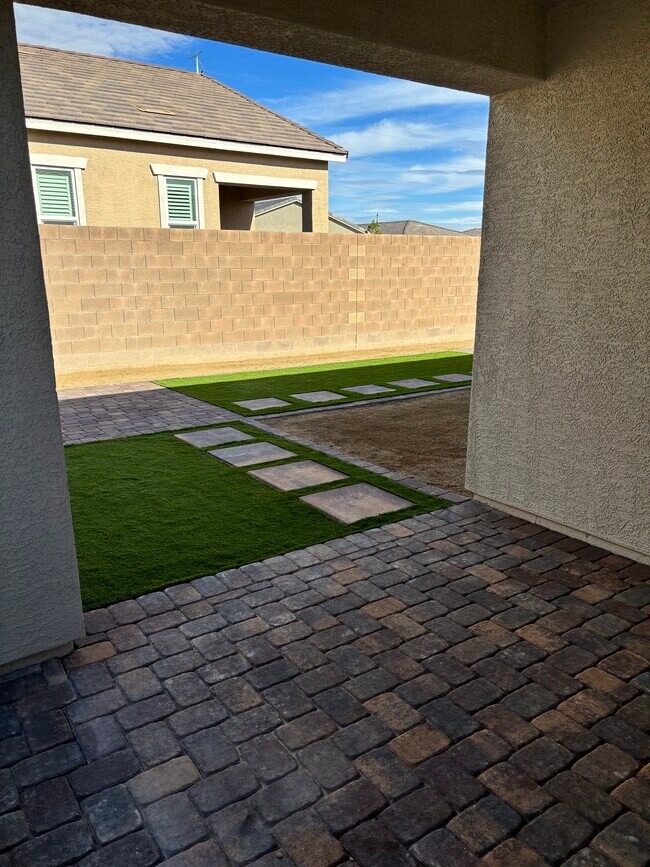 Building Photo - 104 Barton Bay Ave