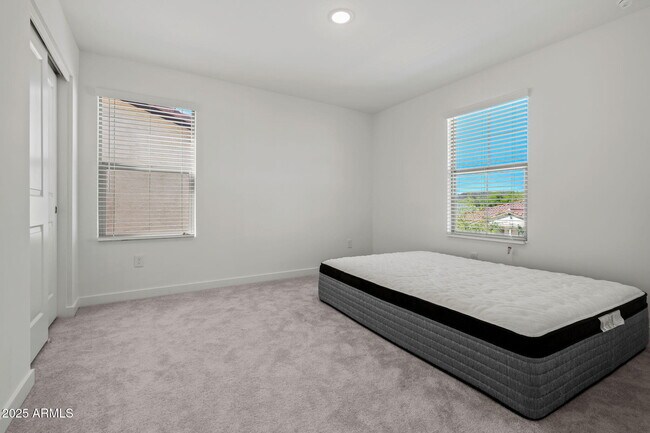 Building Photo - 3023 W Bent Tree Dr