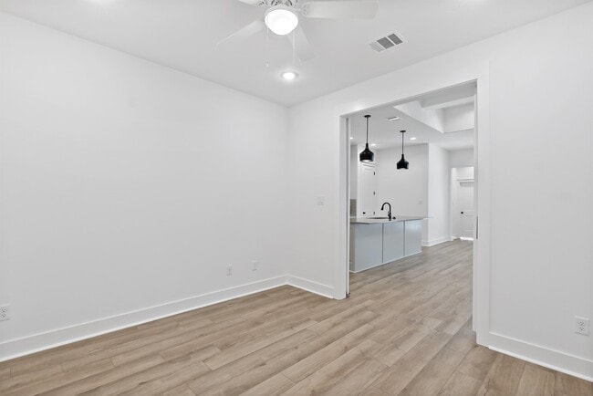 Building Photo - 5036 Mooney Fls Dr