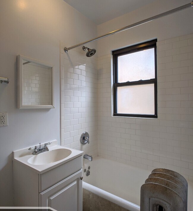 Building Photo - 2621 N Spaulding Ave