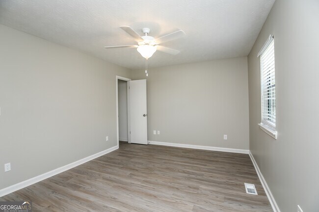 Building Photo - 2212 Cedar Creek Ln