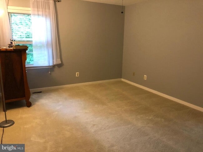 Building Photo - 2002 Admiral Dr