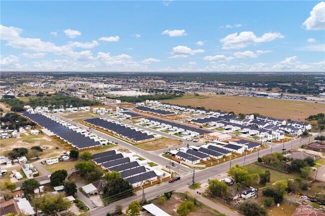 Building Photo - 17 Selena St