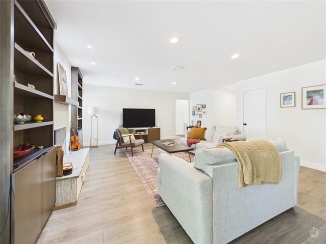 Building Photo - 12600 Esplanade St