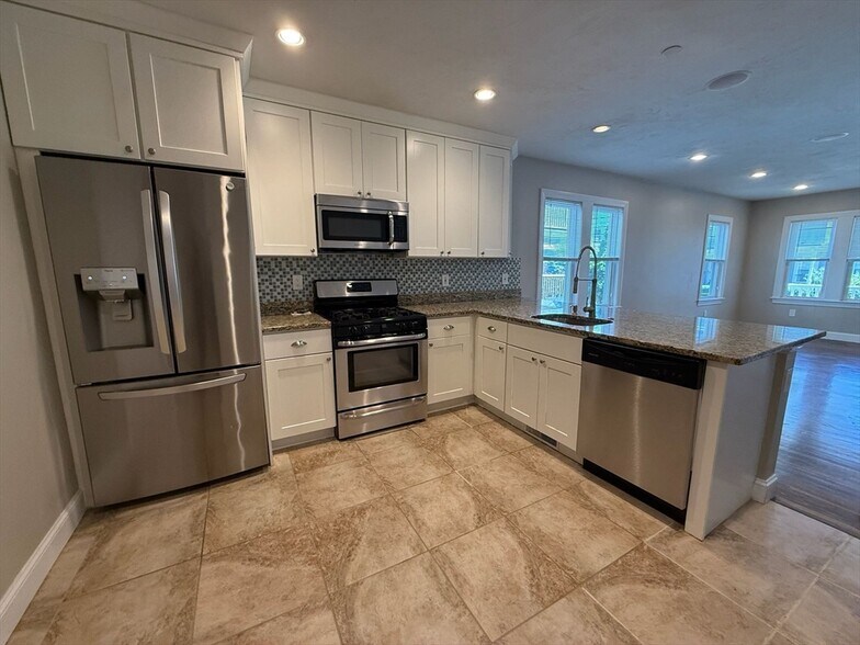 Building Photo - 210 Cedar St