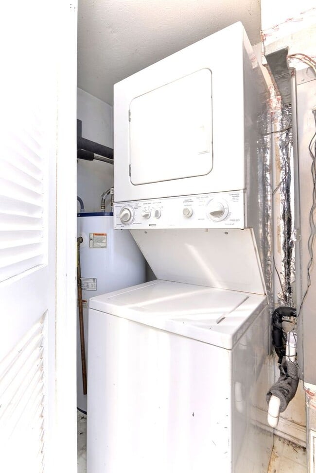 Building Photo - Gated Community Condo in Hampton