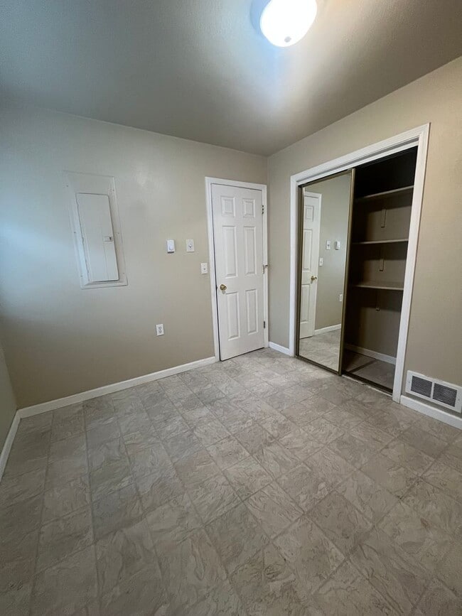 Building Photo - 3-Bedroom 2.5-Bathroom home in Eugene