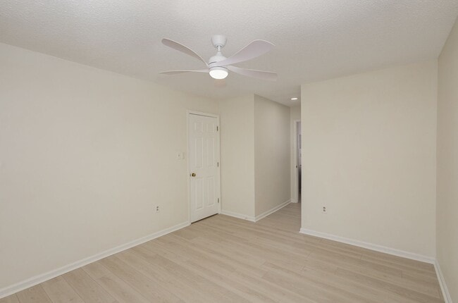 Building Photo - Delightful 2-bedroom, 2-bathroom condo