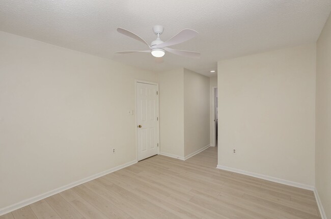 Building Photo - SURPRISE - 1/2 A MONTH OF RENT OFF ON THE ...