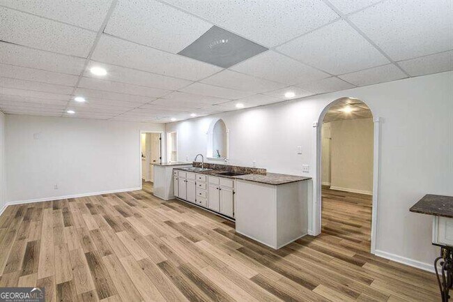 Building Photo - 1865 Oak Tree Hollow