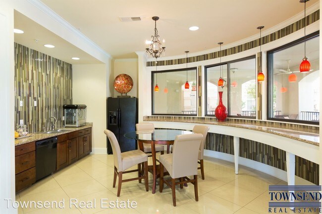 Building Photo - 730 Villagio Pl