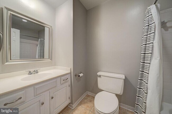 Building Photo - 5465 Cheshire Meadows Way