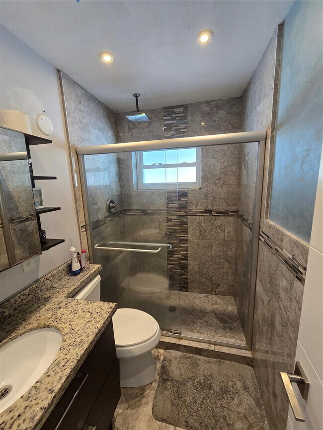 Building Photo - 2340 NE 8th Ave