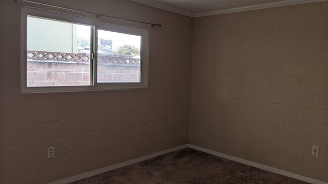 Building Photo - 673 Santa Rosa St