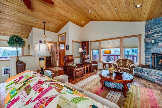 Building Photo - 985 Forest Mountain Dr