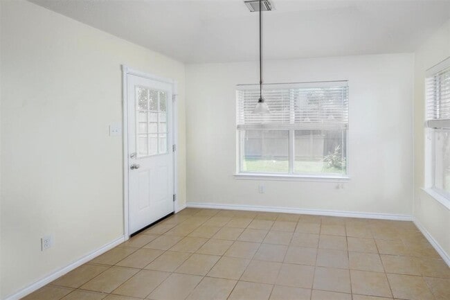 Building Photo - 405 Magnolia Estates Dr