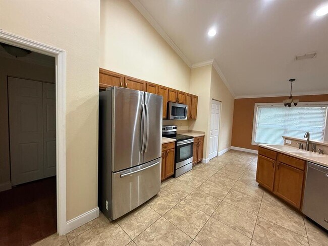 Building Photo - 12814 SW 51st Ave