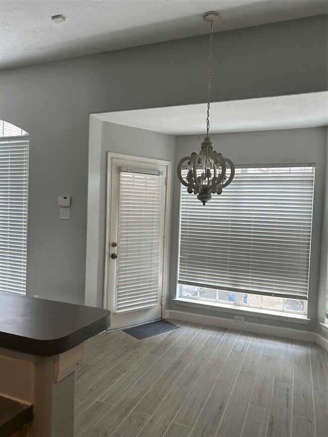 Building Photo - 18419 Autumn Park Dr