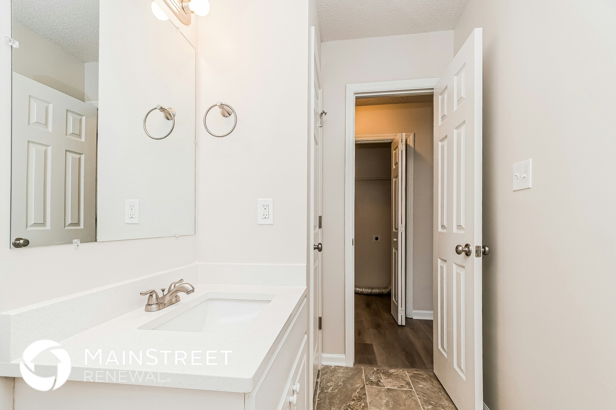 Building Photo - 5112 Parkerwood Dr