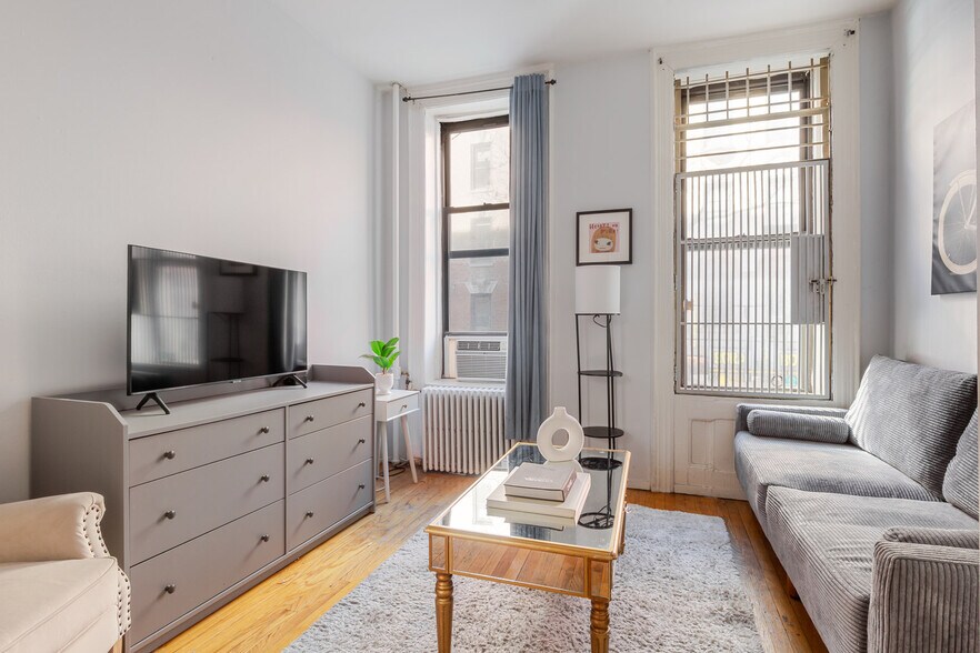 Primary Photo - 104 MacDougal St