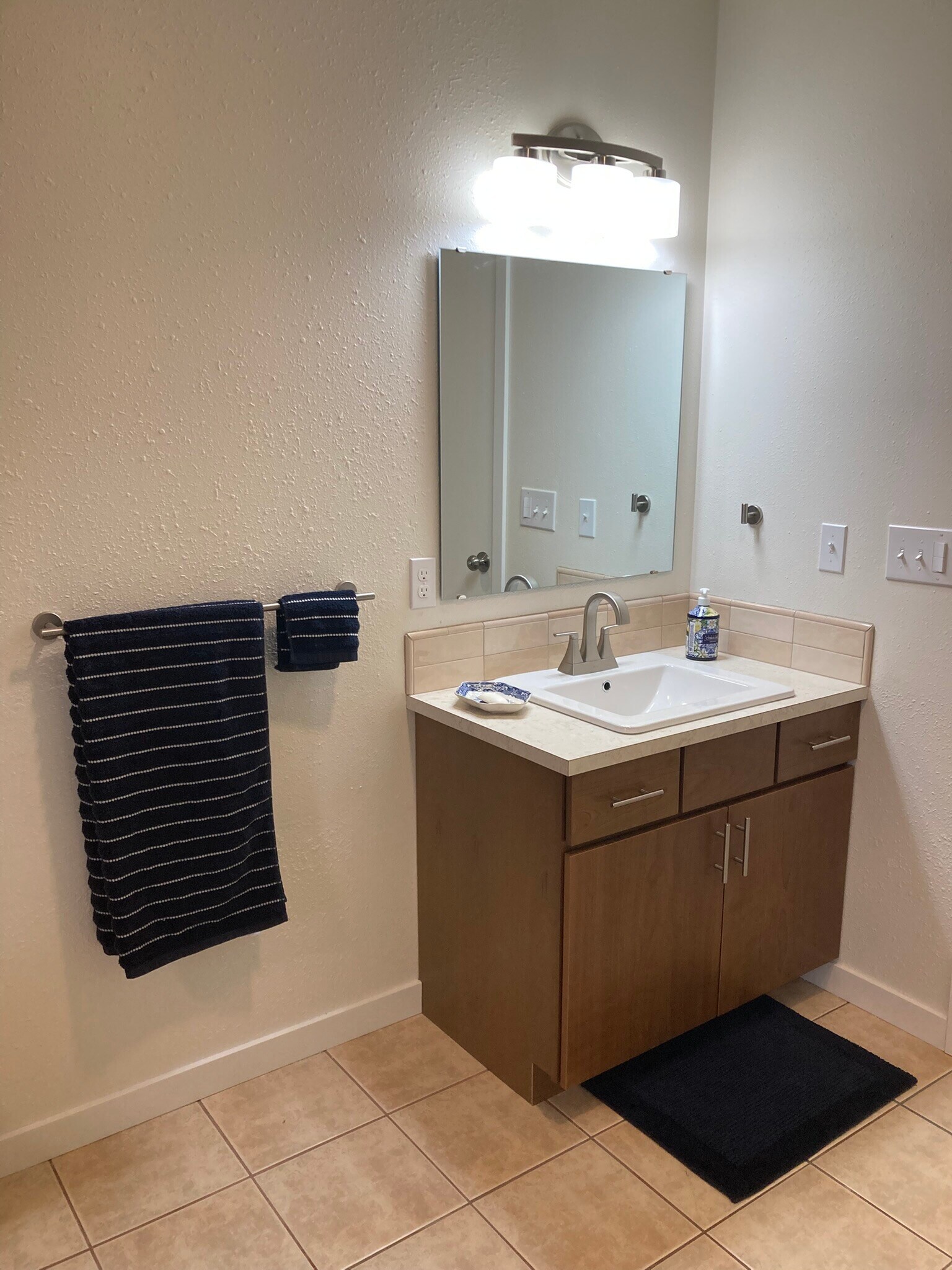 Building Photo - 14275 Avon Allen Rd