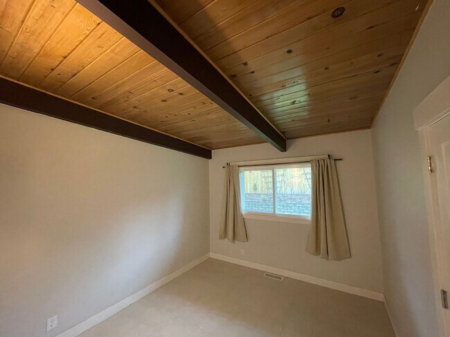 Building Photo - Spacious 4 Bed / 3 Bath Remodeled Rambler | Large Yard + Outbuildings + Minutes to Marina Desirab...