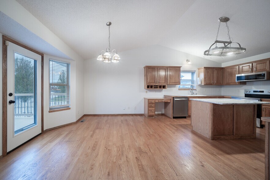 Building Photo - 1339 S Summit Rd