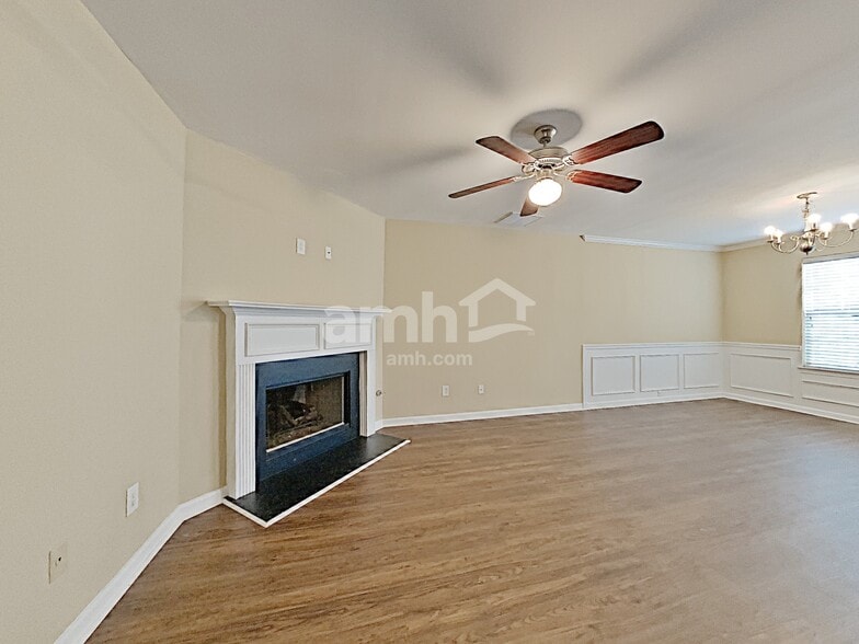 Building Photo - 118 Hidden Creek Dr