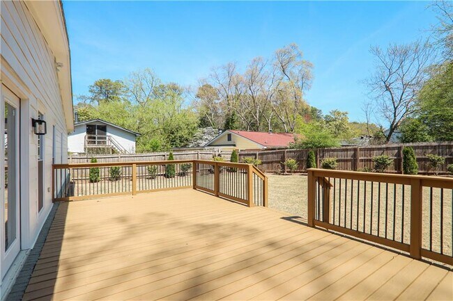 Building Photo - 2041 Briarcliff Rd NE