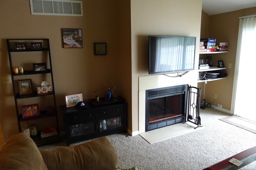 Building Photo - 204 Misty Cove