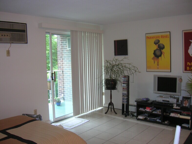 Building Photo - 64 Main St