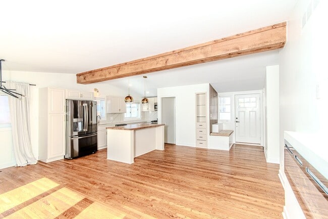 Building Photo - Charming & Updated 3-Bedroom Home for Lease in Birmingham