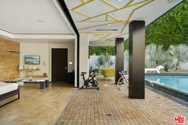 Building Photo - 809 N Rexford Dr