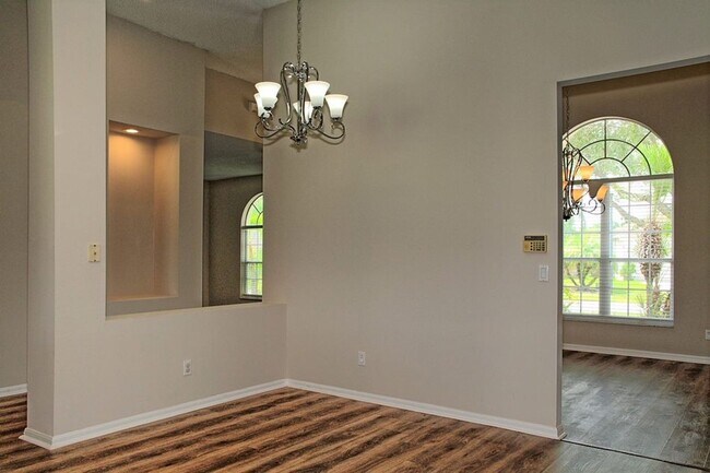 Building Photo - Waterford Lakes Reserve 4/3