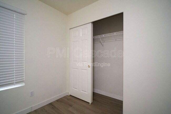 Building Photo - 2510 Mitchell Ave